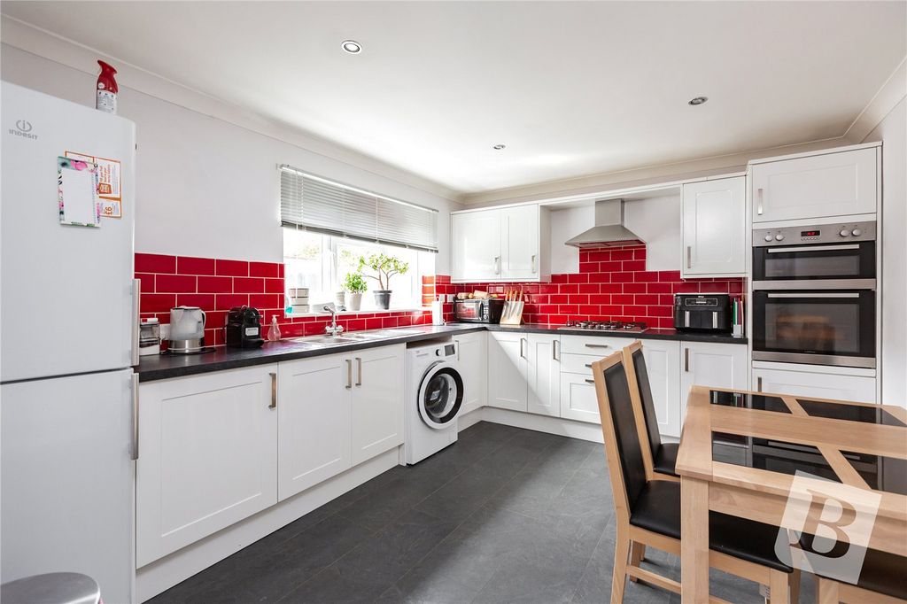 Property photo 2 of 11 Kitchen