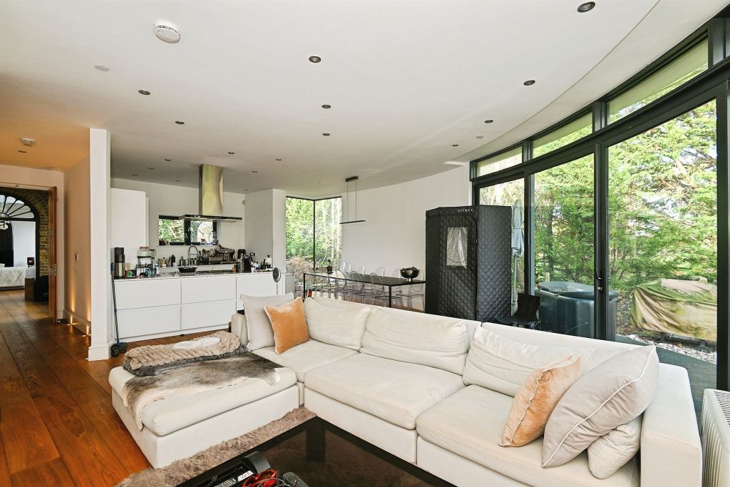 Property photo 3 of 17