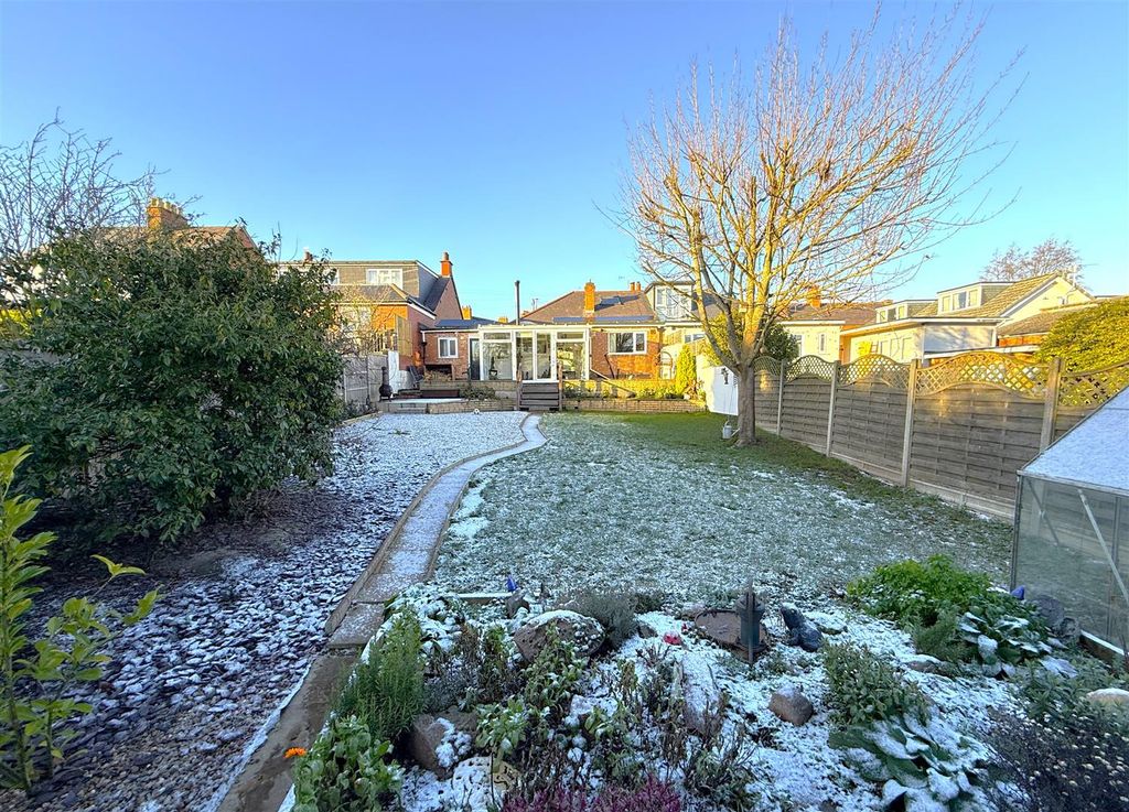 Property photo 2 of 23 Garden B.Jpg