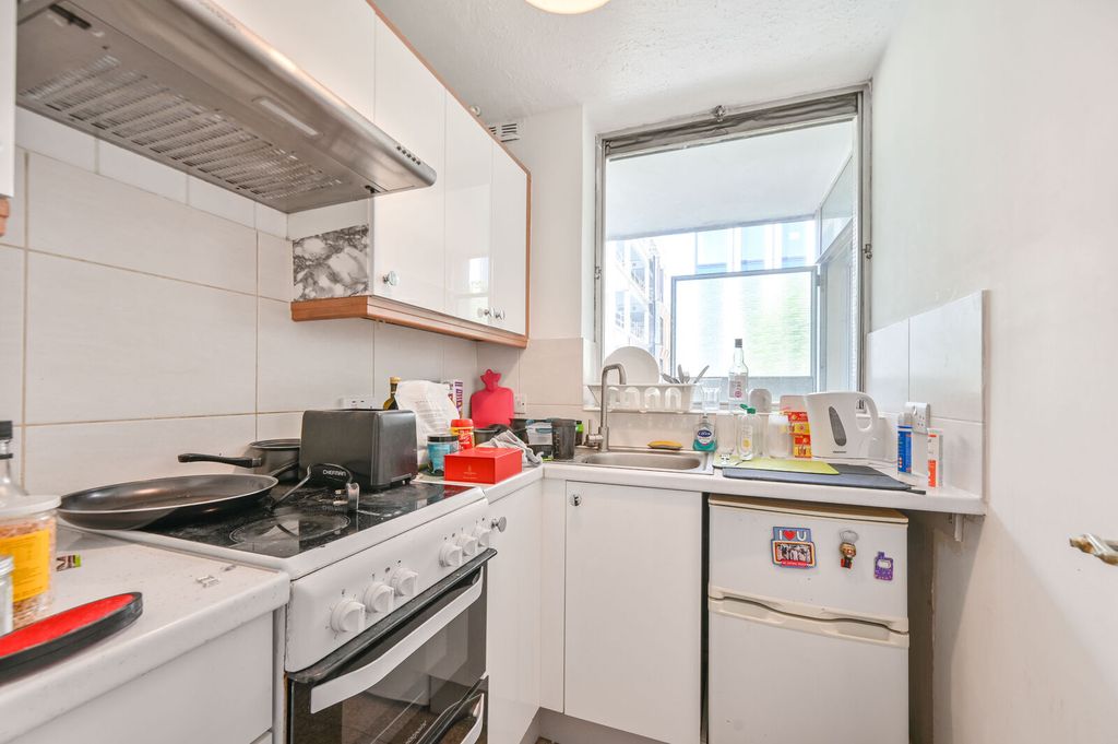 Property photo 3 of 6