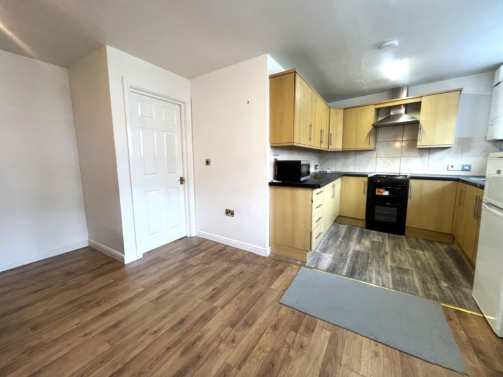 Property photo 3 of 7 Kitchen