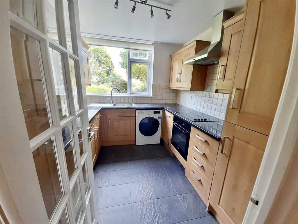Property photo 3 of 6 Kitchen