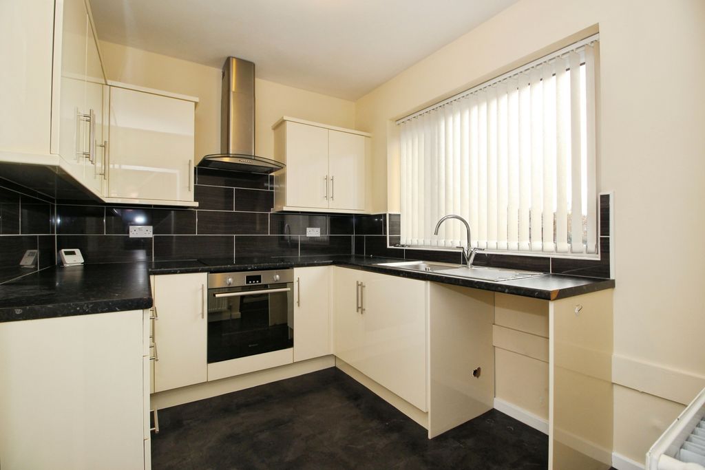 Property photo 2 of 14 Kitchen