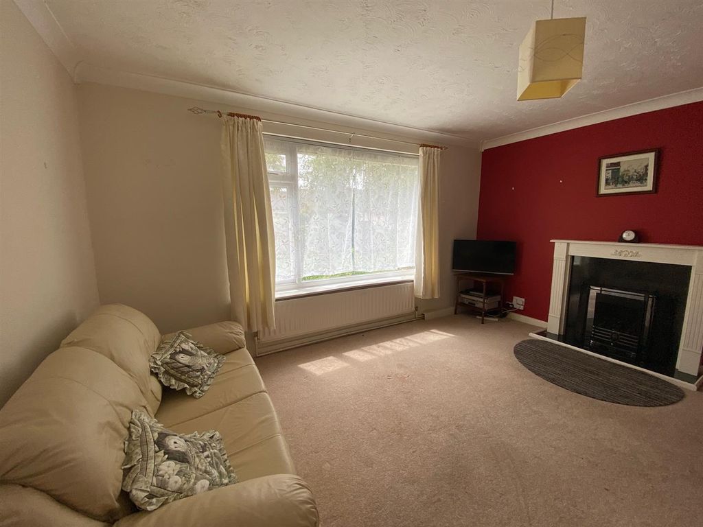 Property photo 2 of 21 Living Room.Jpg