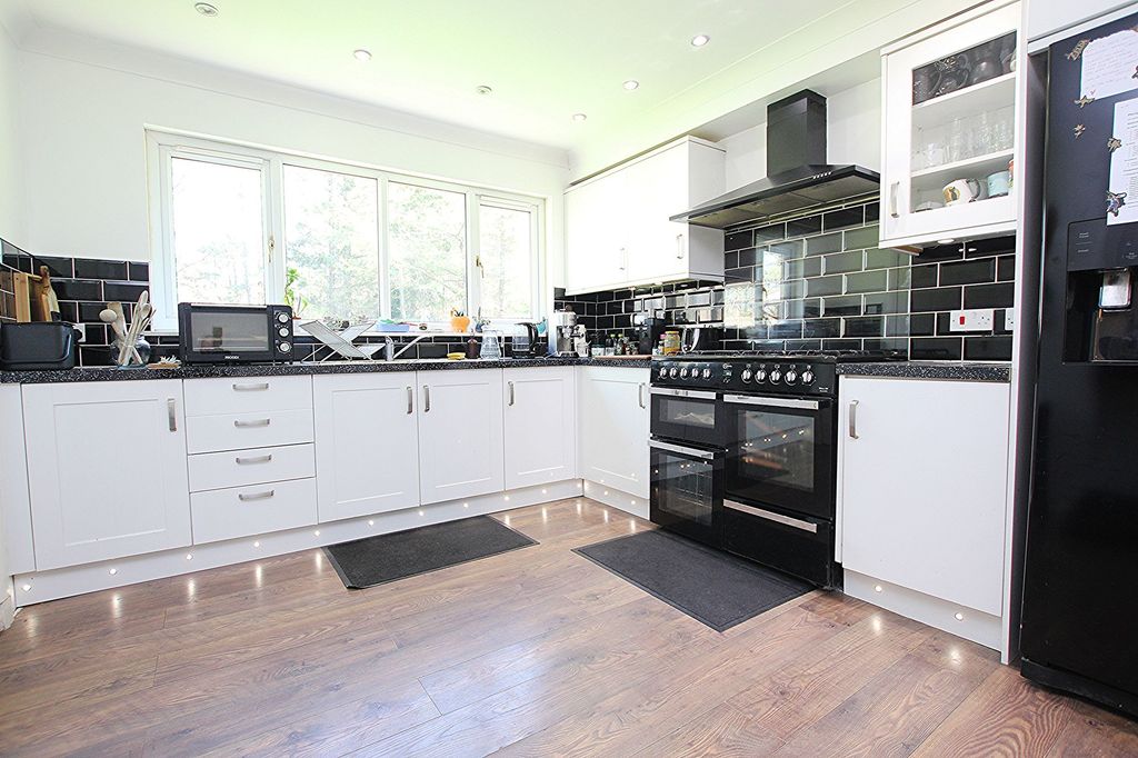Property photo 3 of 26 Kitchen/Diner