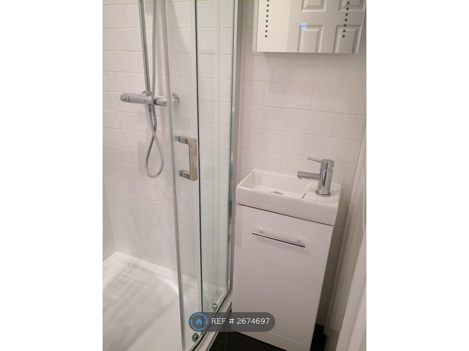 Property photo 2 of 7 Shower