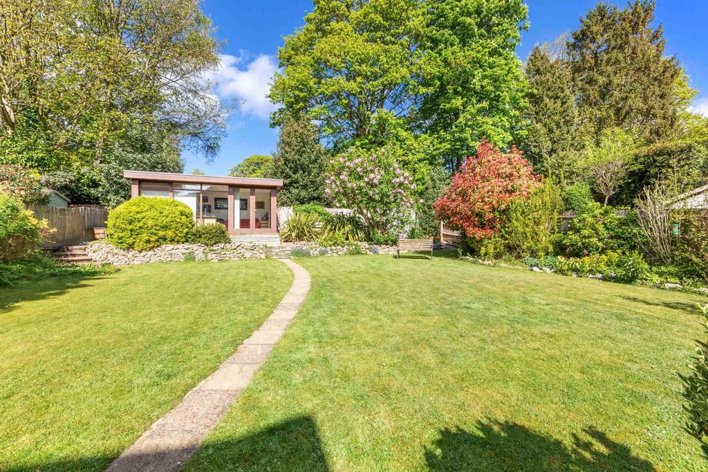 Additional image 22 of 4 bed detached house for saleAmersham Hill Drive, High Wycombe HP13