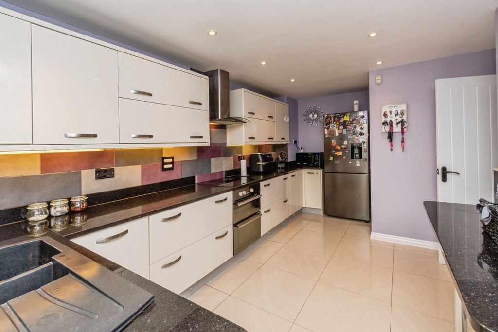 Property photo 3 of 18 Pbox-Img.Jpg