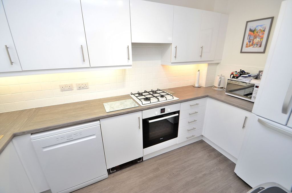 Property photo 3 of 14 Kitchen
