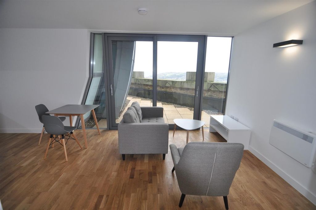 Property photo 3 of 8 Lounge