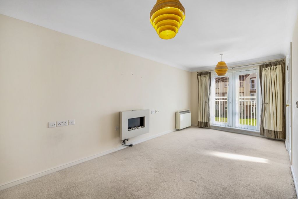 Property photo 2 of 22 30 Swallows Court (Spalding)-16