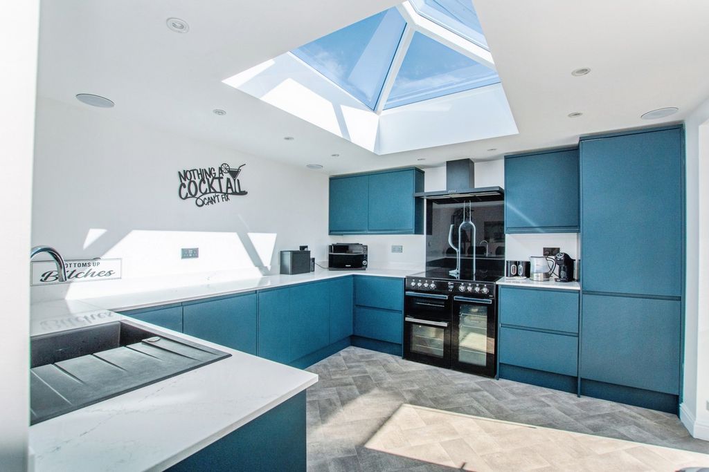 Property photo 2 of 16 Pbox-Img.Jpg