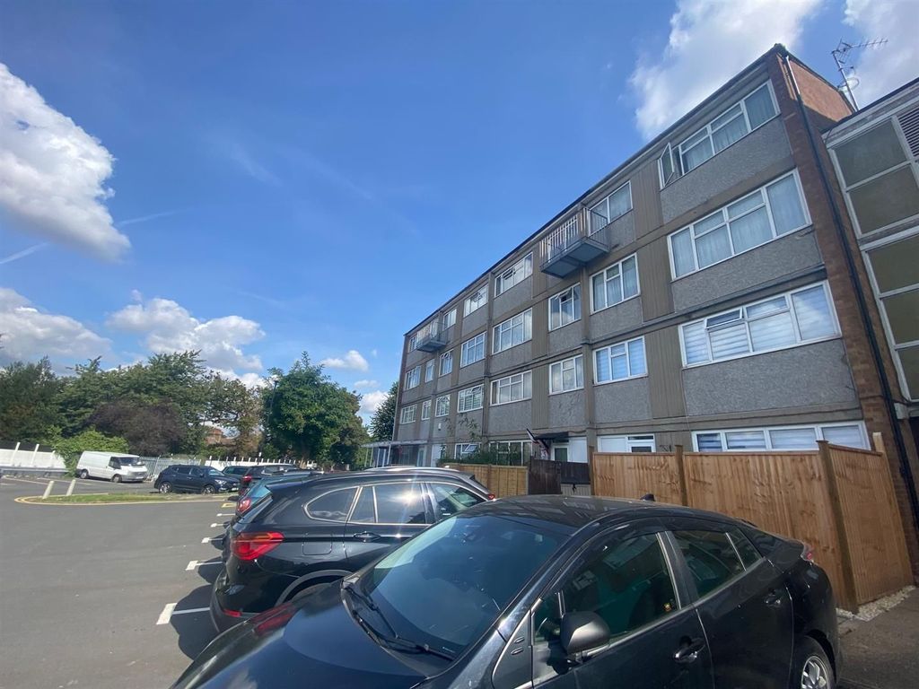 Property photo 2 of 9