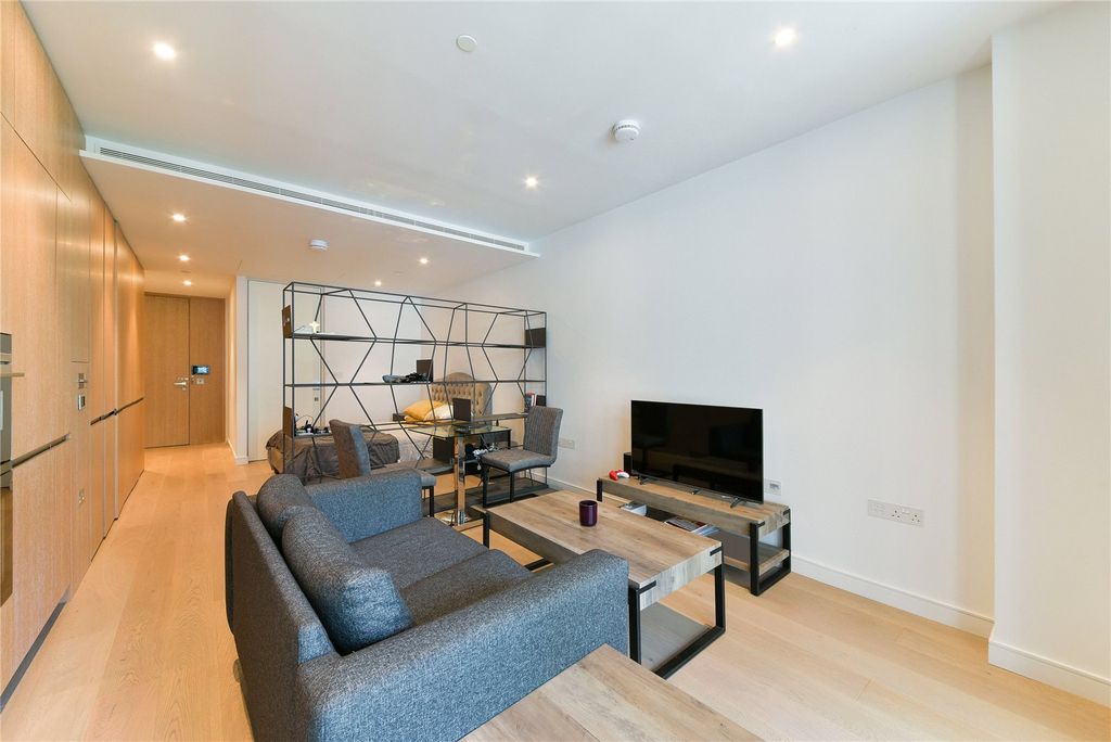 Property photo 3 of 13 Ellington Tower