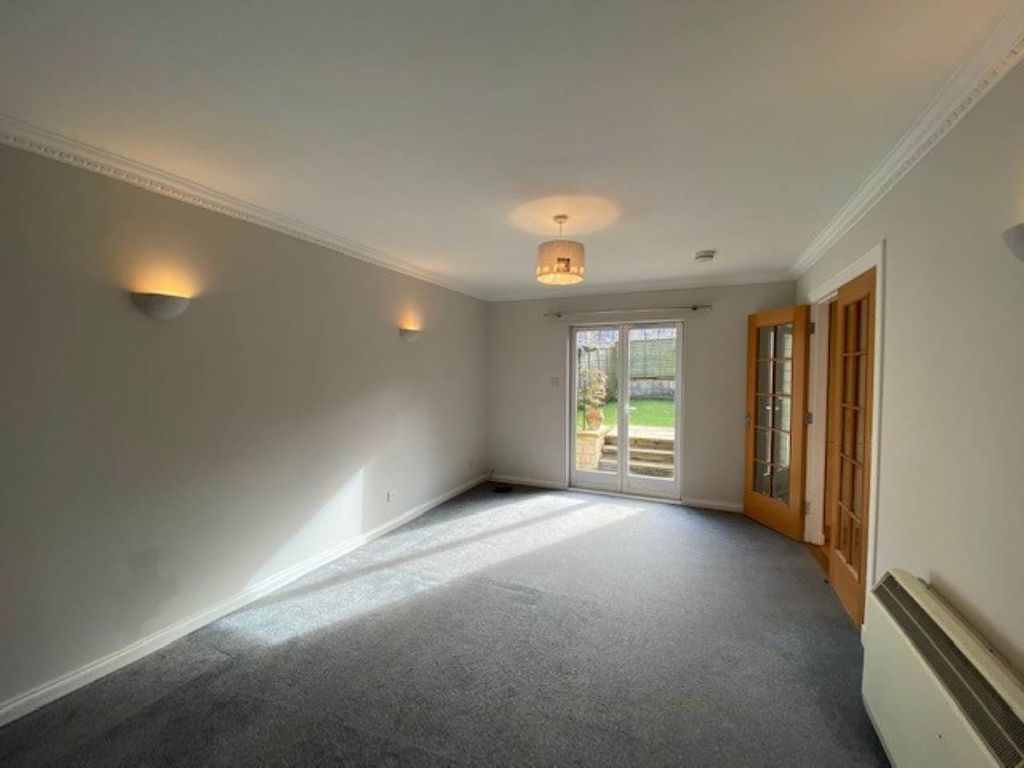 Property photo 2 of 12 Lounge