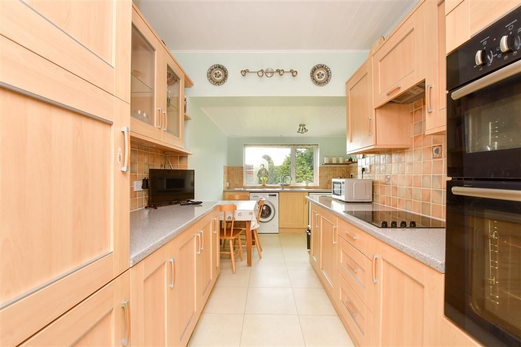 Property photo 2 of 6 Kitchen