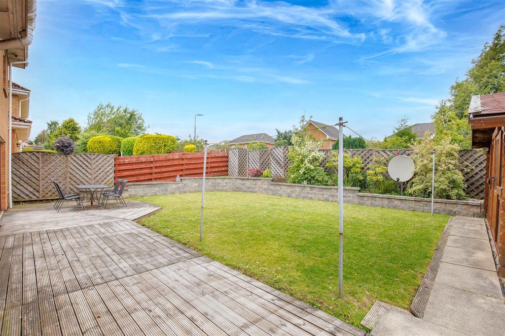 Property photo 2 of 28