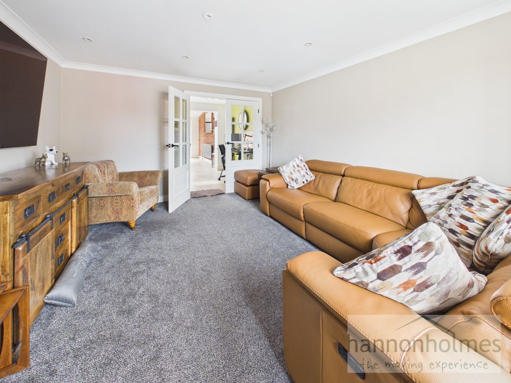 Property photo 2 of 35 Cam05283G0-Pr0206-Still002