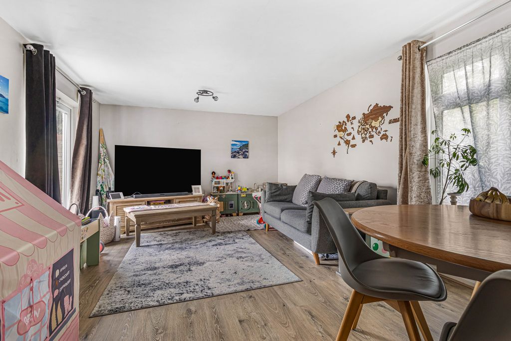 Property photo 2 of 20 2484562