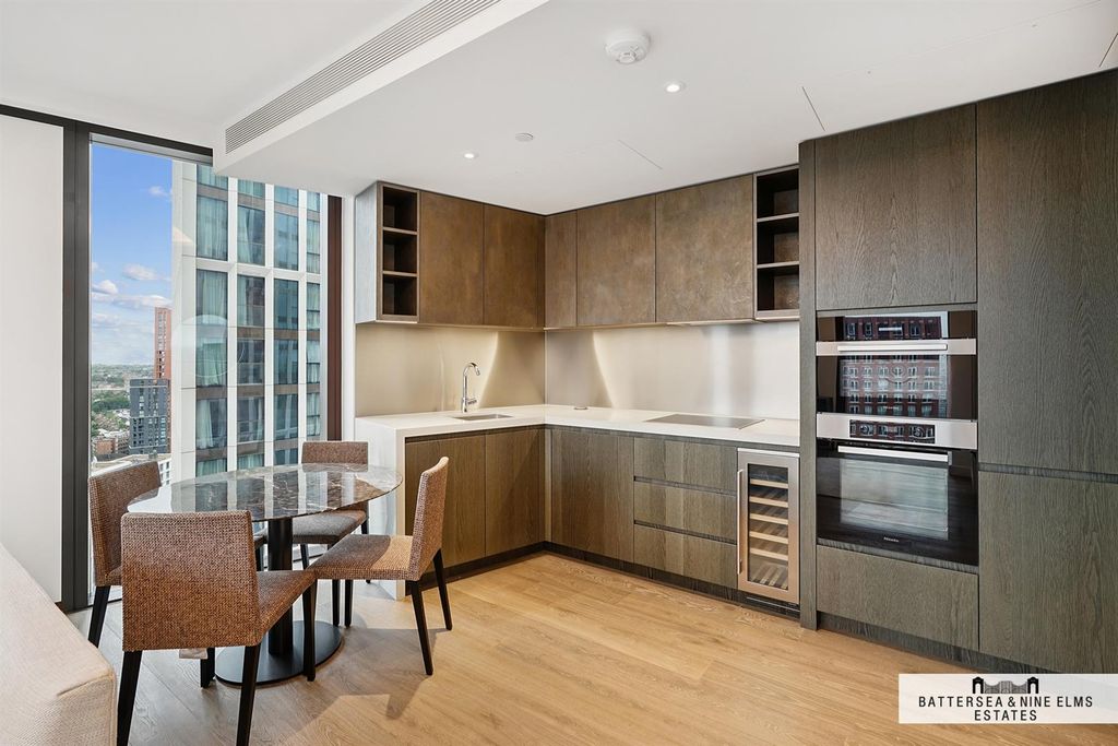 Property photo 2 of 33