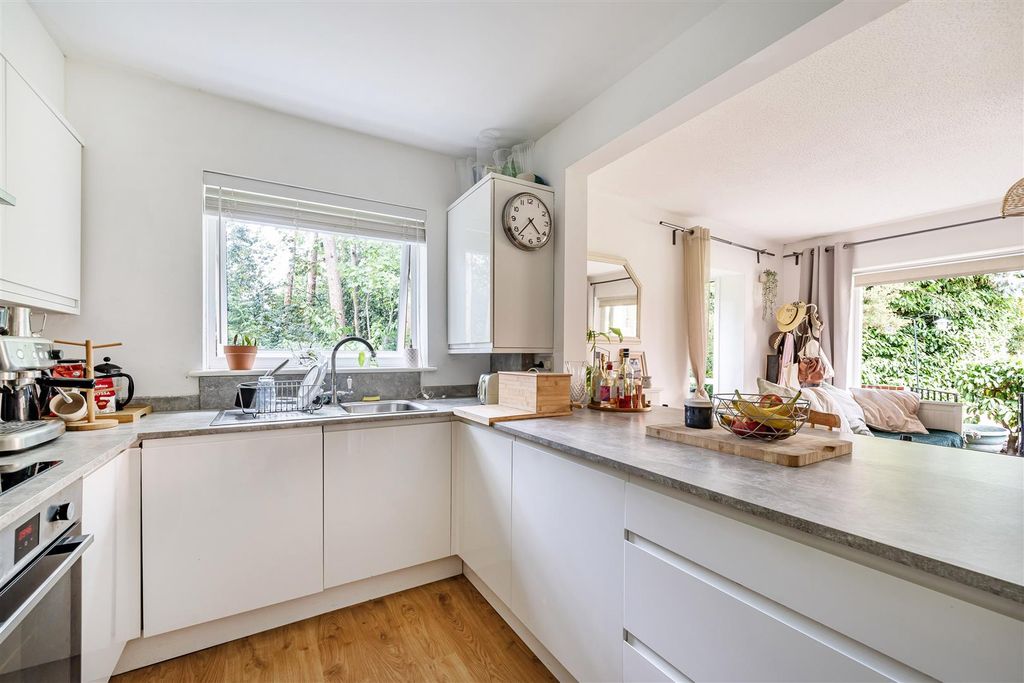 Property photo 3 of 17 1327154-12-6883Ae90c10B4.Jpg