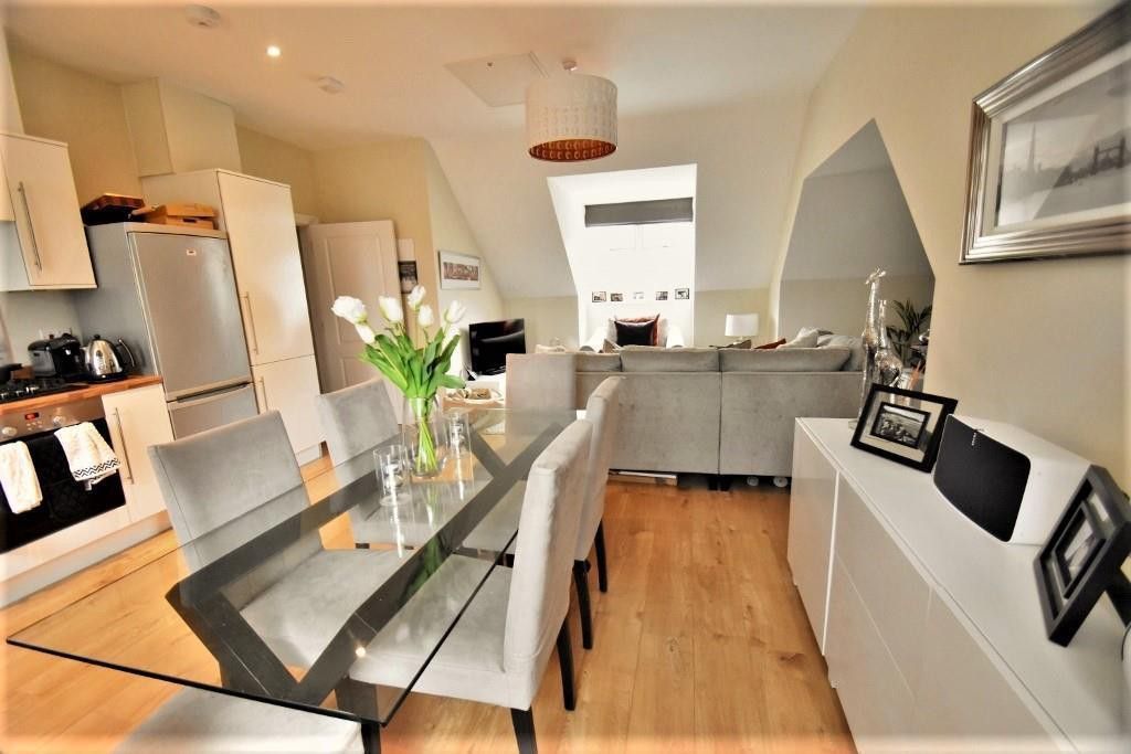 Property photo 1 of 7 Kitchen / Dining / l