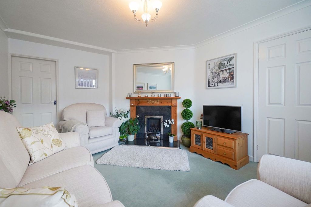 Property photo 2 of 28