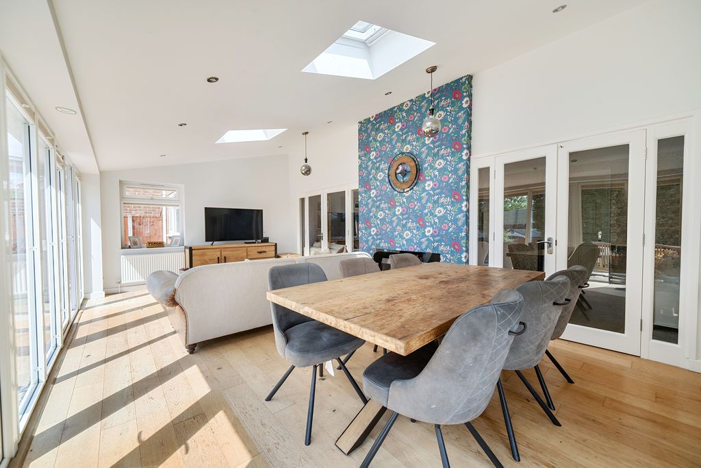 Property photo 3 of 21 Conservatory