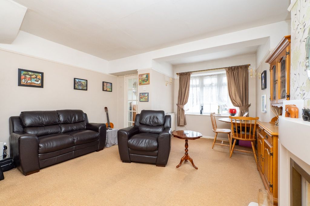 Property photo 2 of 18 Picture No. 04