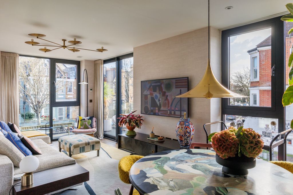 Property photo 1 of 25 320644 - Essexparkmewsacton-Tmh-Jsouteyrat-13070.Jpg