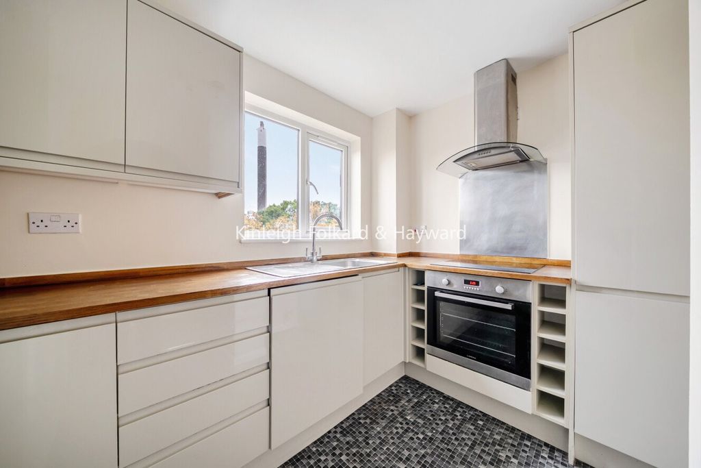 Property photo 3 of 11 Picture No. 17
