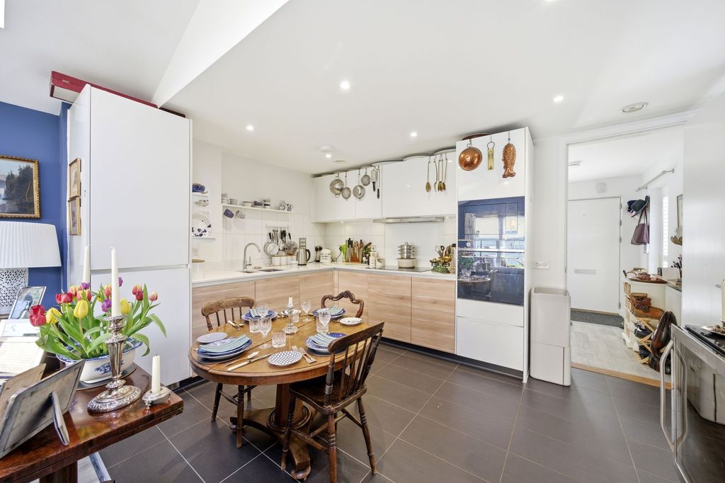 Property photo 2 of 30