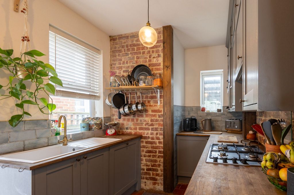 Property photo 3 of 26 Kitchen