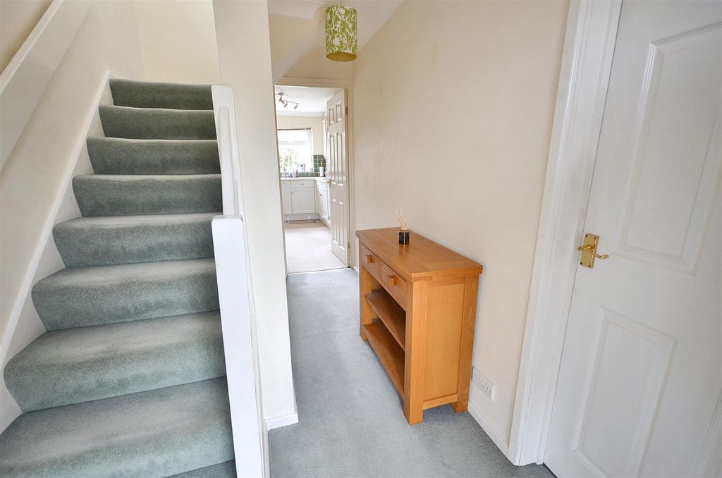 Property photo 2 of 17 Entrance Hall