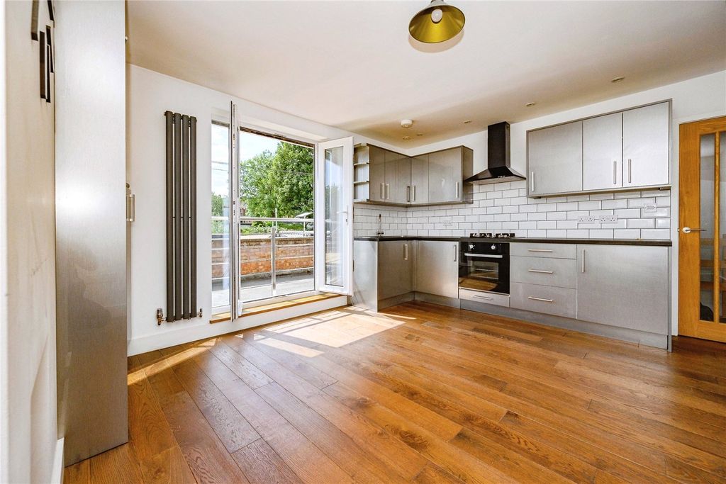 Property photo 1 of 11 Kitchen/Dining Area