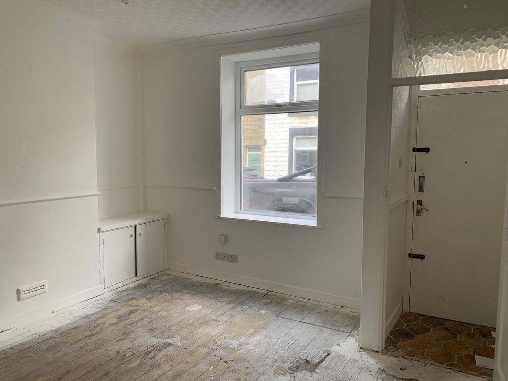 Property photo 3 of 8 Photo 2