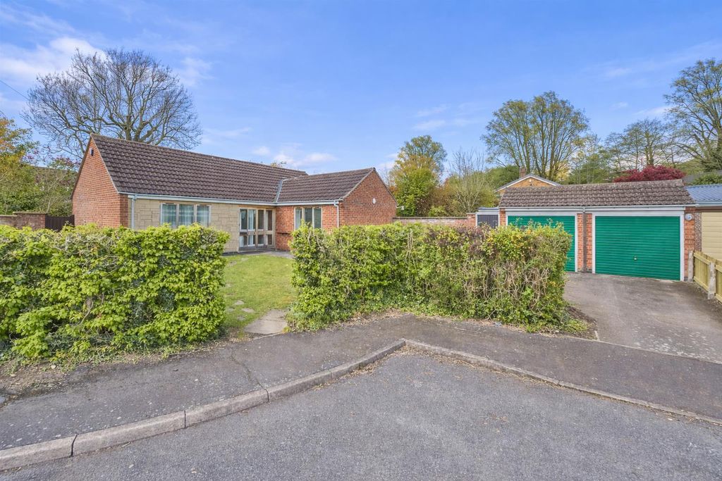 Property photo 1 of 13 Front Lyneham.Png