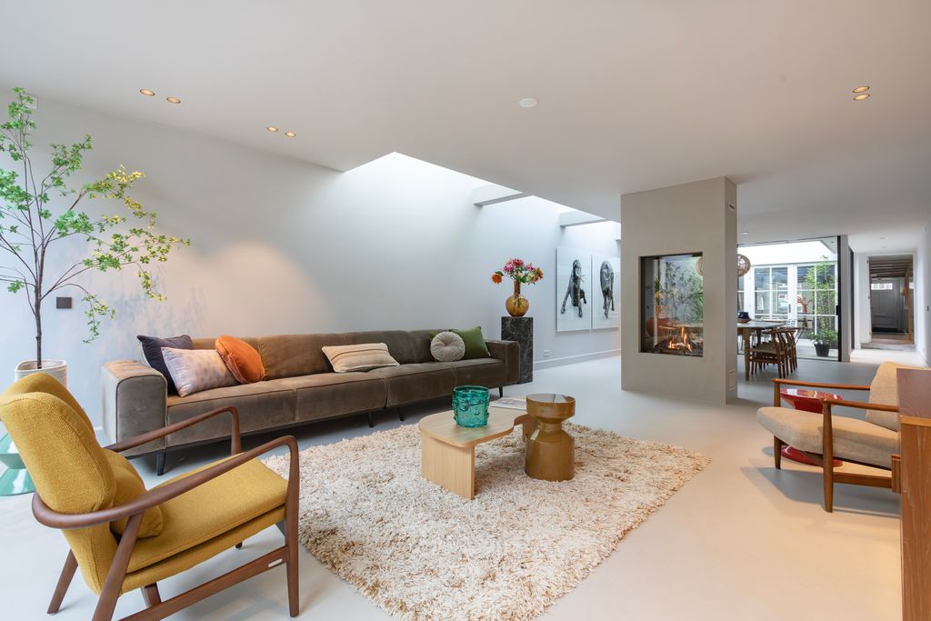 Property photo 2 of 46