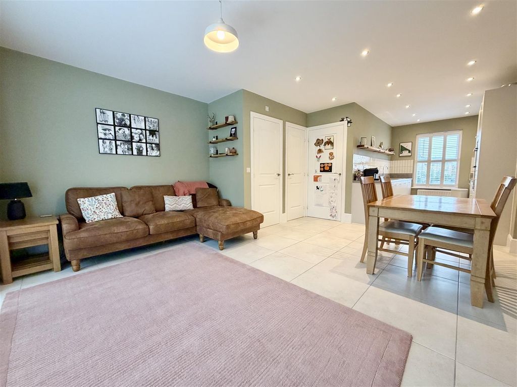 Property photo 3 of 33