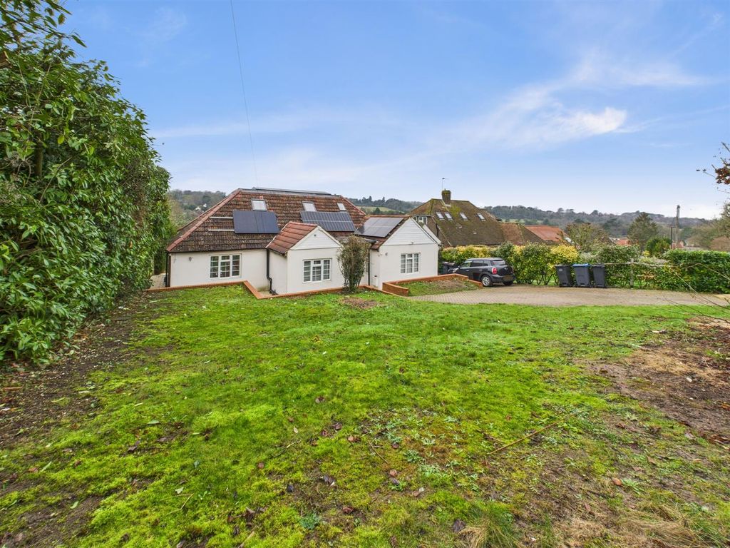 Property photo 1 of 32 Cam02885G0-Pr0529-Still022.Jpg