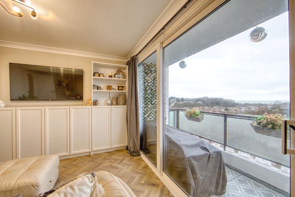 Property photo 3 of 12 Picture 3