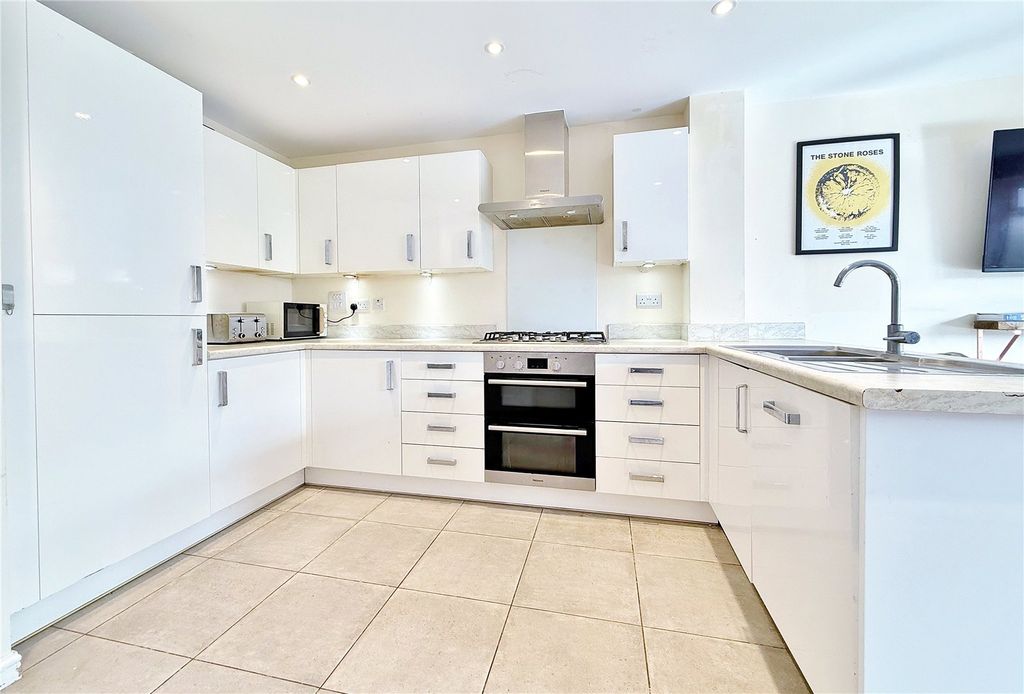 Property photo 2 of 21 Picture No. 14