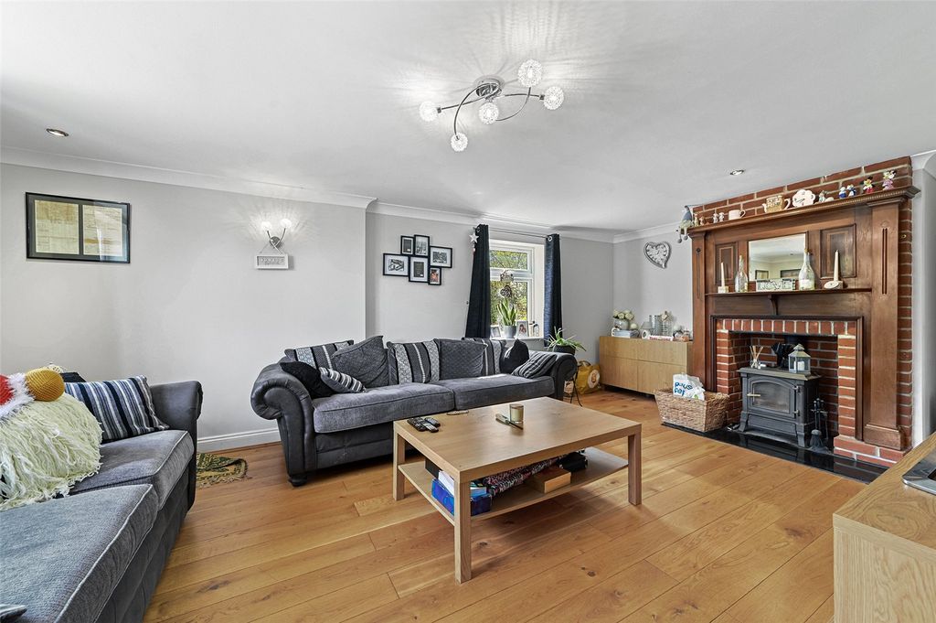 Property photo 2 of 28 Living / Dining Room