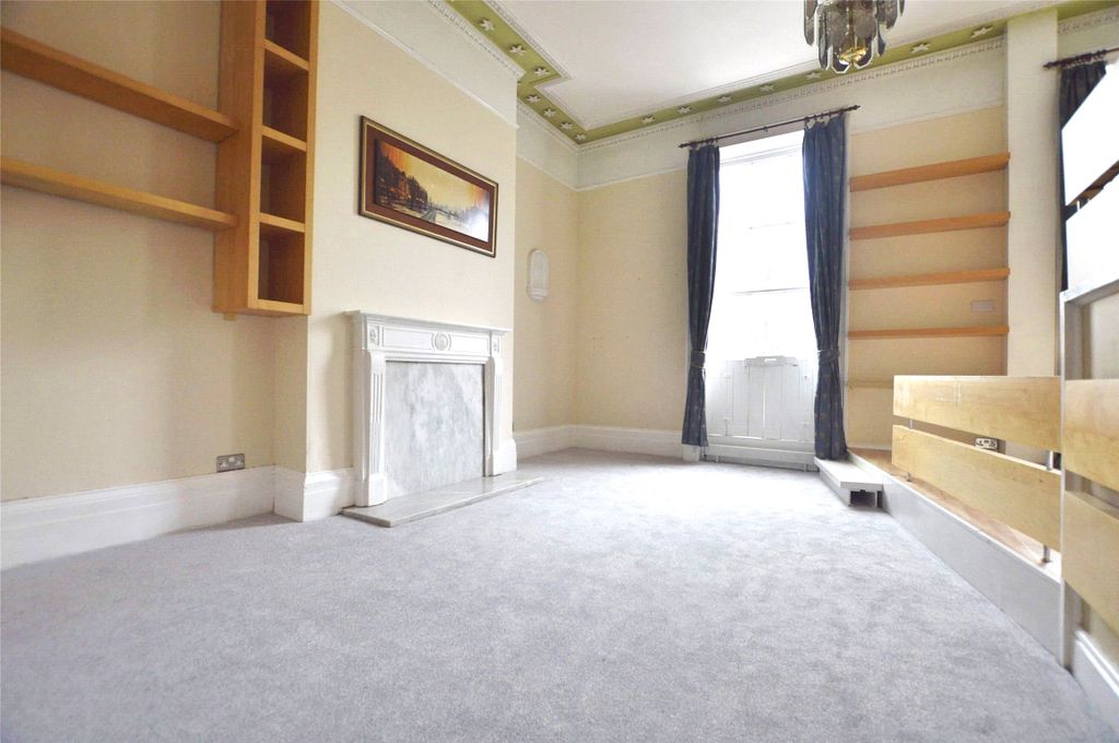 Property photo 1 of 7 Living Room