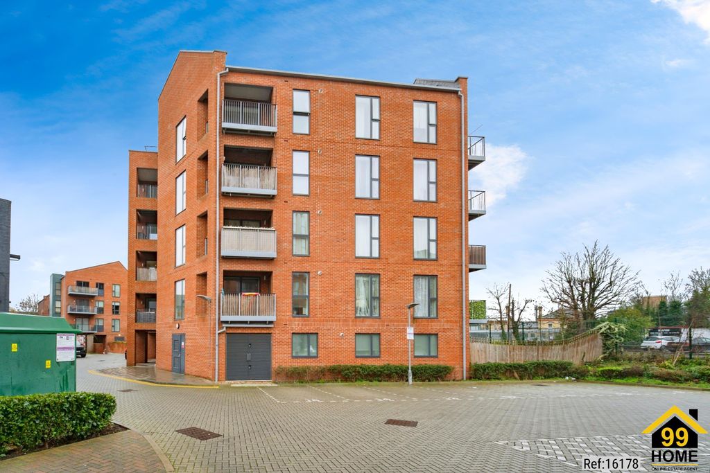 Property photo 2 of 20 Photo 1