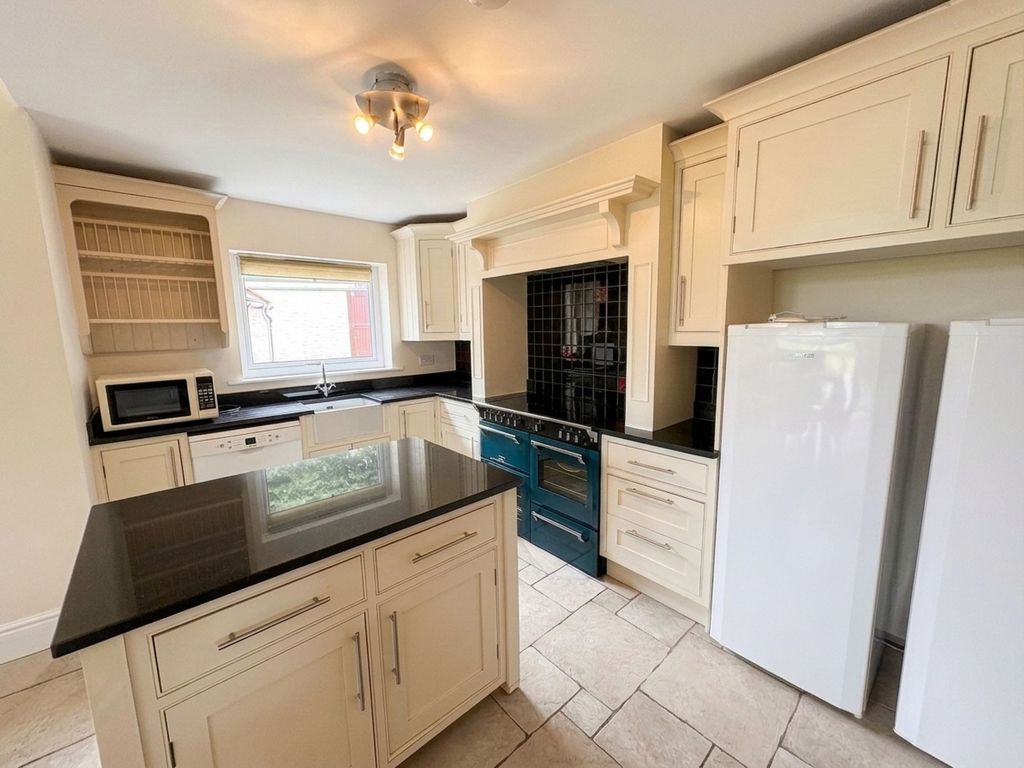 Property photo 2 of 41