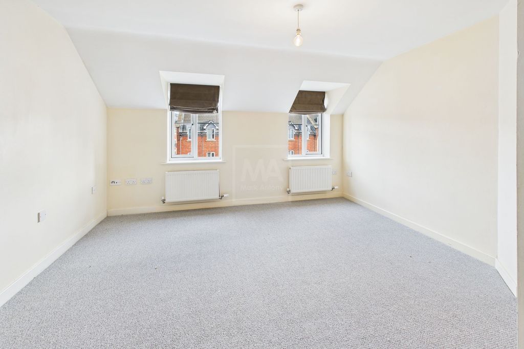 Property photo 2 of 8 Lounge