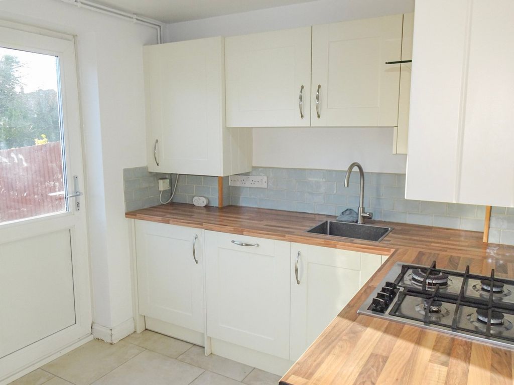 Property photo 2 of 7 Kitchen