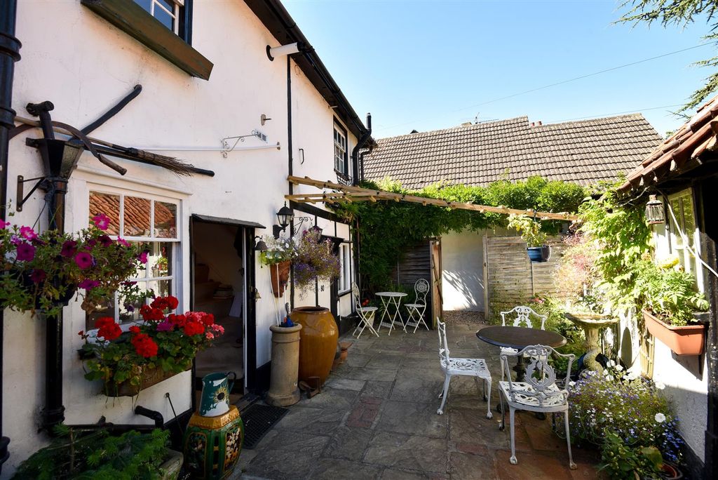 Property photo 2 of 8