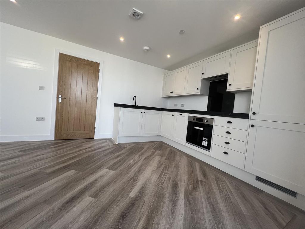 Property photo 3 of 11 12 Kitchen.Jpg